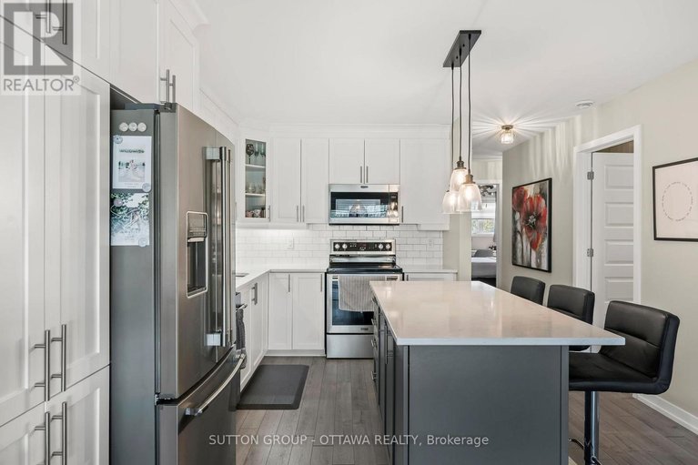 29586662/294-308-masters-lane/town-of-rockland/clarence-rockland/ontario/N1A2W1_11