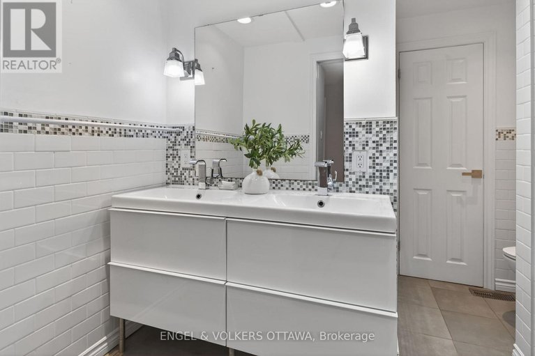 29673894/1774-playfair-drive/playfair-park/ottawa/ontario/K1H5S3_24