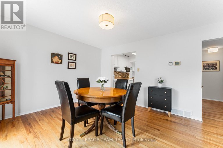 28234836/107-melanie-crescent/glencairnhazeldean/ottawa/ontario/K2L2E4_22