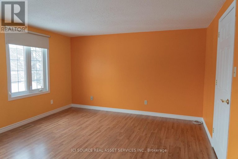 29282736/768-vinette-crescent/chatelaine-village/ottawa/ontario/K1E1W9_33