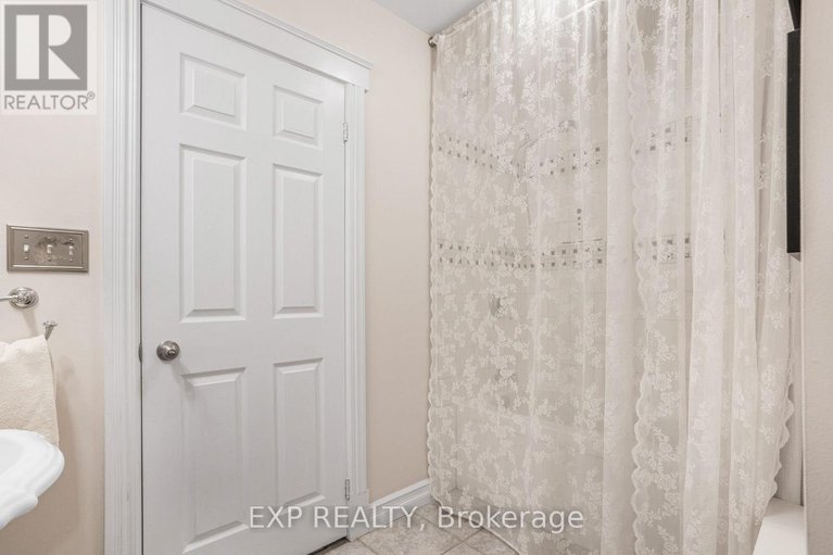 28642527/93-high-street/vankleek-hill/champlain/ontario/K6A1B4_21