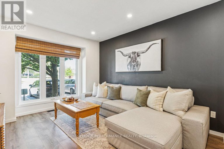 28749249/68-1732-shamandura-lane/orleanssunridge/ottawa/ontario/K1C6Z9_6
