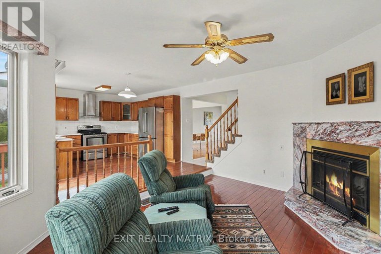 29641183/2829-gothwood-place/sawmill-creektimbermill/ottawa/ontario/K1T2V4_13