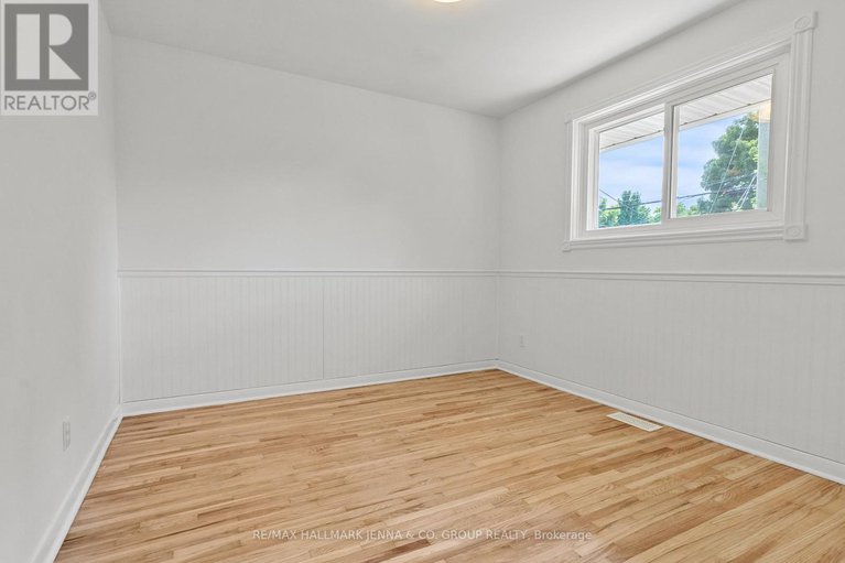 28797764/1246-cobden-road/queensway-terrace-southridgeview/ottawa/ontario/K2C2Z9_13