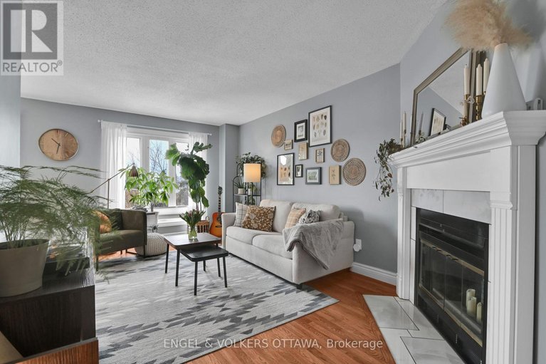 29449585/66-hummingbird-crescent/cedargrovefraserdale/ottawa/ontario/K2J3A3_32