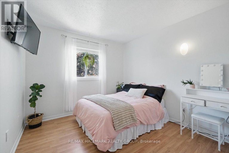 28376858/2083-sacramento-drive/fallingbrookgardenway-south/ottawa/ontario/K4A3L2_19