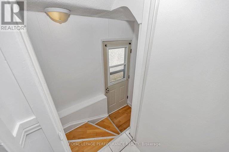 28423853/195-baribeau-street/vanier/ottawa/ontario/K1L7R4_32