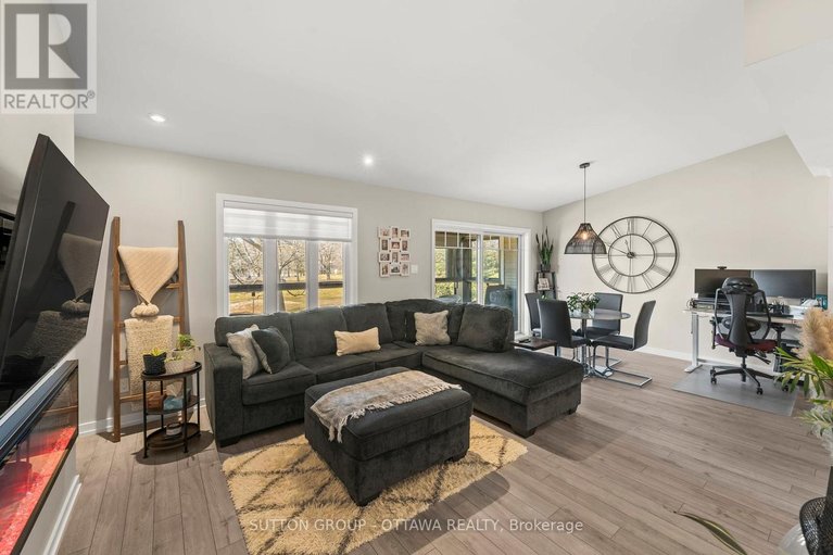 29586662/294-308-masters-lane/town-of-rockland/clarence-rockland/ontario/N1A2W1_14