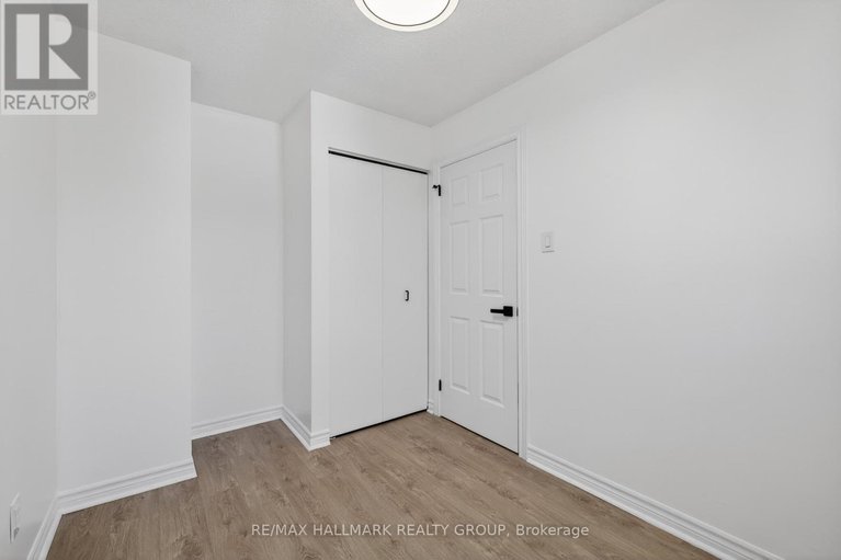 29664979/226-old-colony-road/glencairnhazeldean/ottawa/ontario/K2L1M7_33