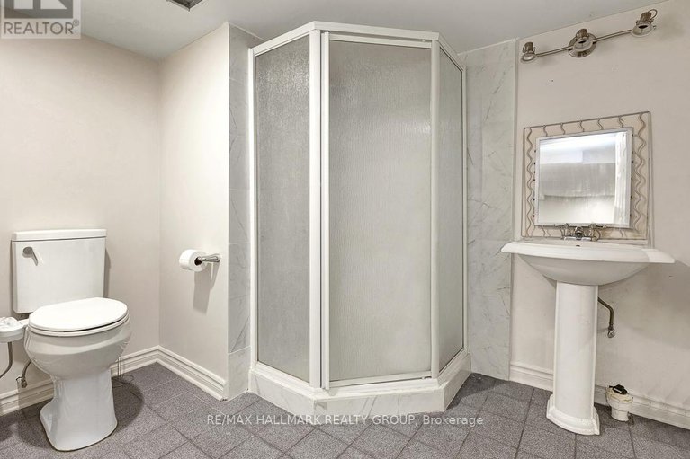 28460164/31-hilliard-avenue/city-viewskylinefisher-heightsparkwood-hills/ottawa/ontario/K2E6B9_30