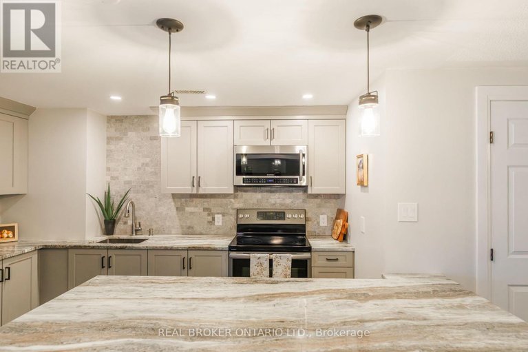 29485307/1391-sutherland-drive/manotick-south-to-roger-stevens/ottawa/ontario/K4M1B3_32