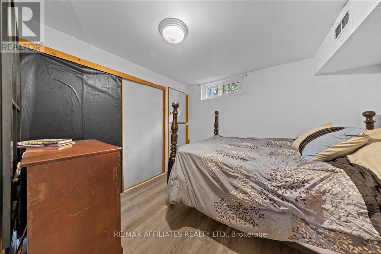 28869216/381-spartan-avenue/vanier/ottawa/ontario/K1K1J6_26