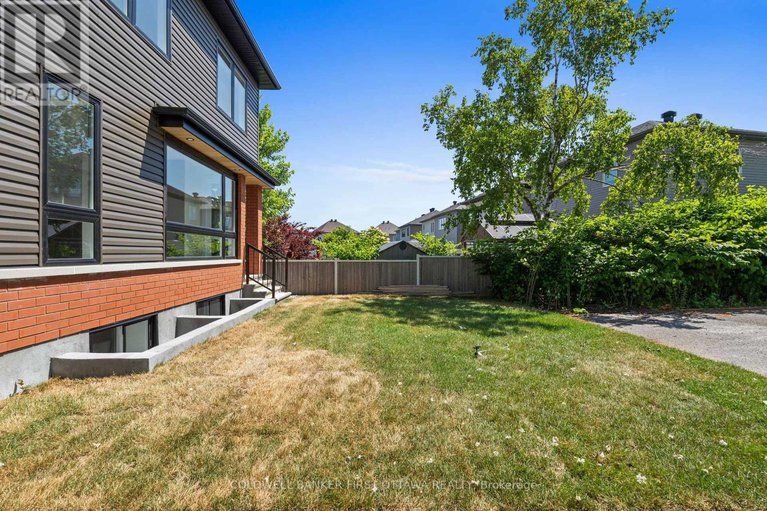 28450244/279-enclave-walk/mer-bleuebradley-estatesanderson-park/ottawa/ontario/K1W0J5_46