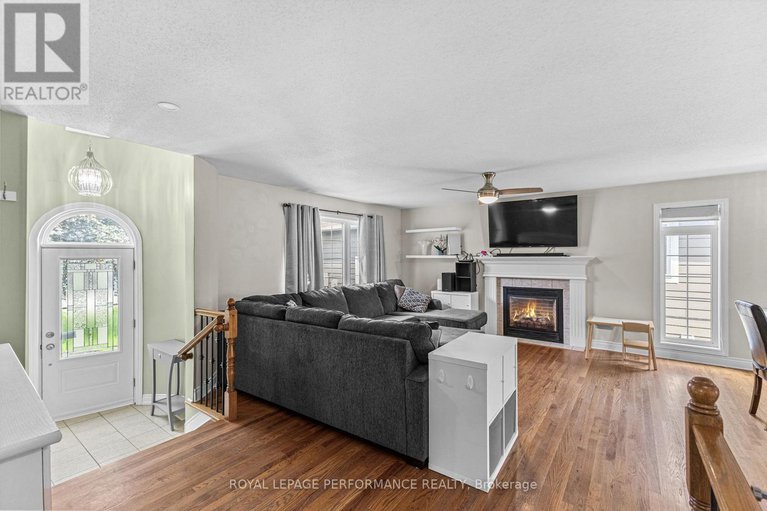 28461839/7-settlement-lane/village-of-russell/russell/ontario/K4R0A4_4