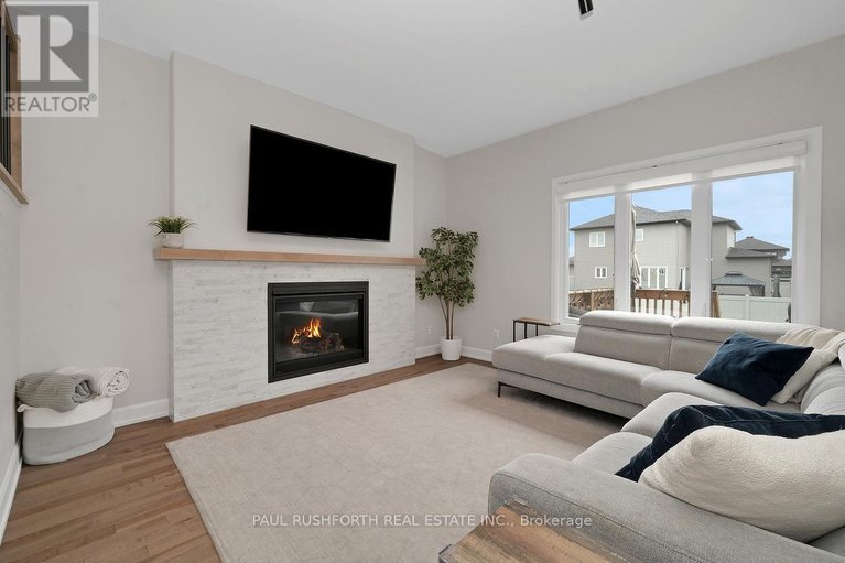 29685315/624-geneva-crescent/embrun/russell/ontario/K0A1W0_6