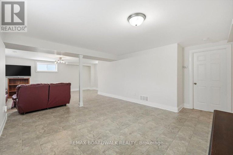 29248590/110-templeton-court/kemptville/north-grenville/ontario/K0G1J0_27