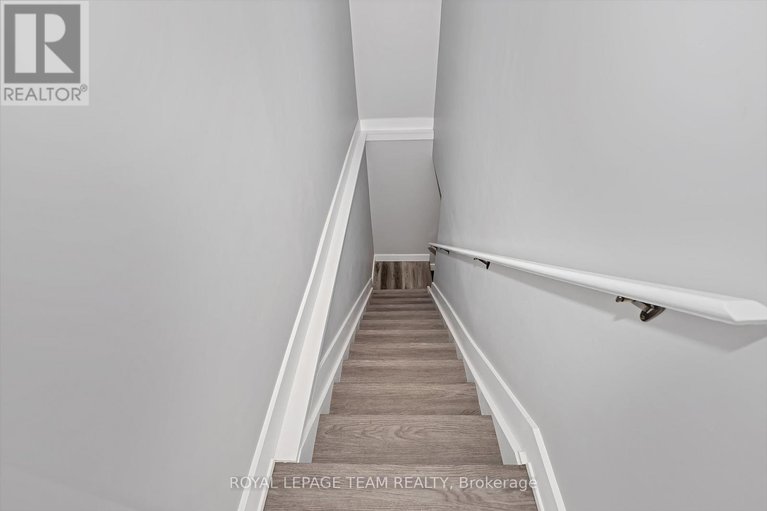 29103093/12-largo-crescent/meadowlandscrestview/ottawa/ontario/K2G3C7_27