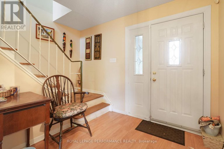 28967261/1273-anoka-street/ridgemont/ottawa/ontario/K1V6C3_3