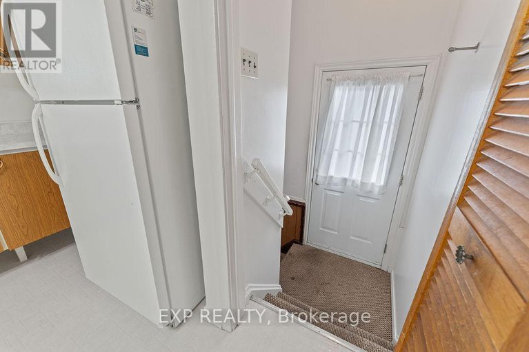 28779116/2536-roman-avenue/queensway-terrace-north/ottawa/ontario/K2B7X9_19