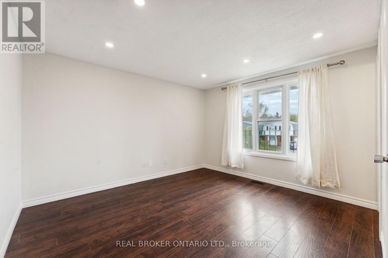 28275807/125-priam-way/westcliffe-estates/ottawa/ontario/K2H8S7_20