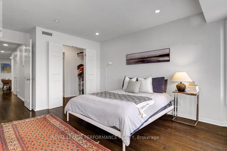 29619471/2d-4-columbus-avenue/overbrook/ottawa/ontario/K1K1R3_29