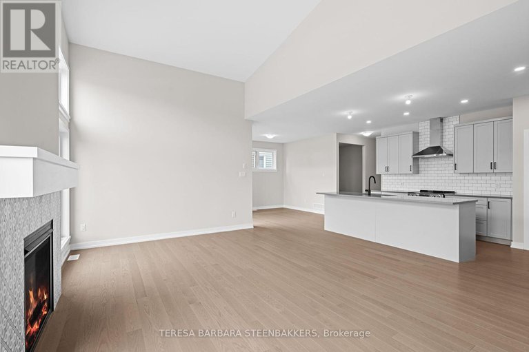 27846095/747-kenny-gordon-avenue-n/riverside-southgloucester-glen/ottawa/ontario/K4M0X9_17