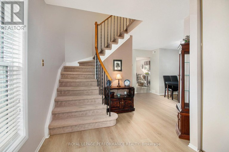 28927668/170-midsummer-terrace/queenswood-heights-south/ottawa/ontario/K1E3V6_2