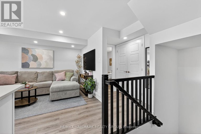 28509446/551-takamose-private/cfb-rockcliffe-and-area/ottawa/ontario/K1K5A5_9
