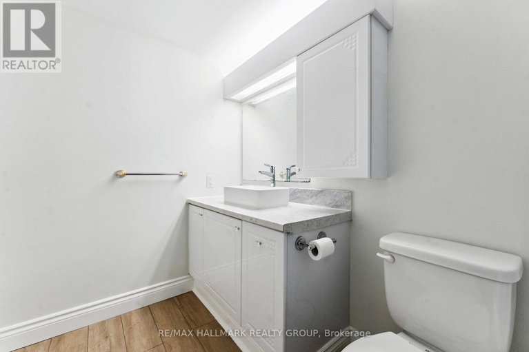 28414762/158c-mcarthur-avenue-s/vanier/ottawa/ontario/K1L8E7_19