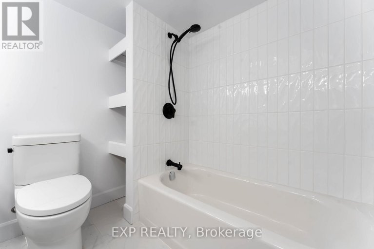 29305103/303-amiens-street/bilberry-creekqueenswood-heights/ottawa/ontario/K1E1N3_22