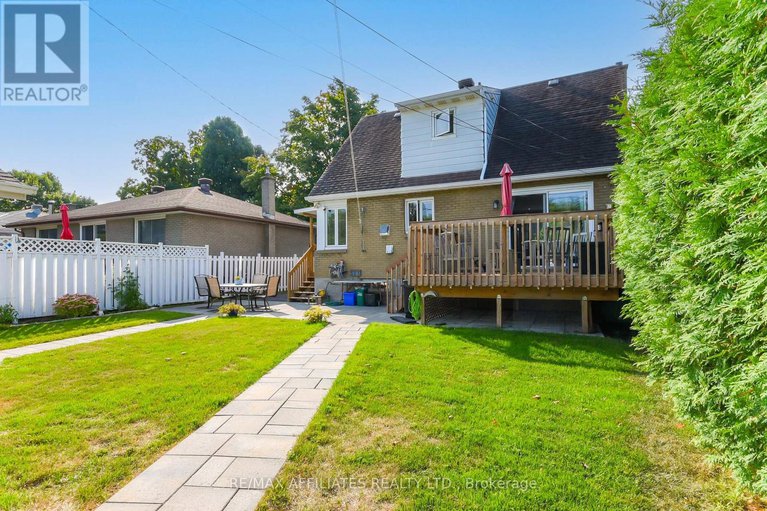 28846250/323-fullerton-avenue/overbrookcastle-heights/ottawa/ontario/K1K1K2_6