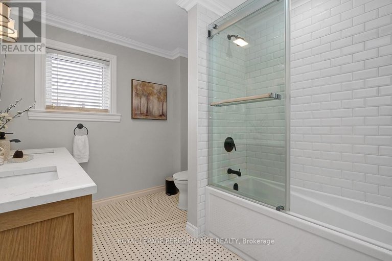 29432301/532-alesther-street/overbrookcastle-heights/ottawa/ontario/K1K1J3_24