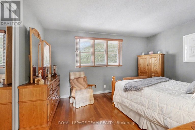 29674279/30-juniper-court/borden-farmstewart-farmcarleton-heightsparkwood-hills/ottawa/ontario/K2E5M6_15