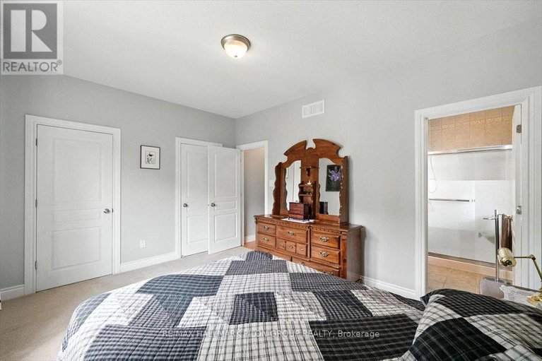 28557335/128-topaze-crescent/town-of-rockland/clarence-rockland/ontario/K4K0E3_12