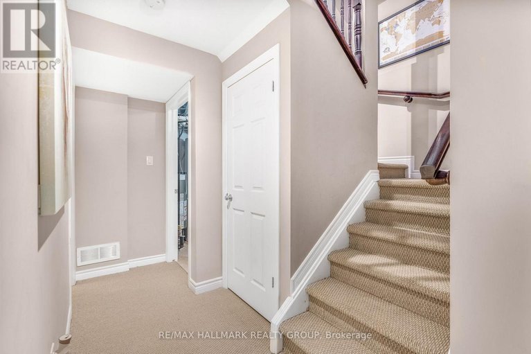 29657776/265-titanium-a-private/convent-glen-north/ottawa/ontario/K1C0A5_19