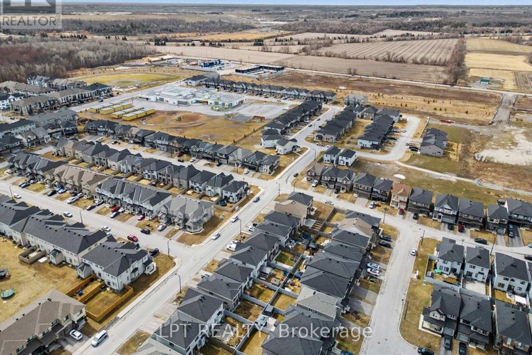 29600476/730-perseus-avenue/half-moon-bay/ottawa/ontario/K2J6V8_34