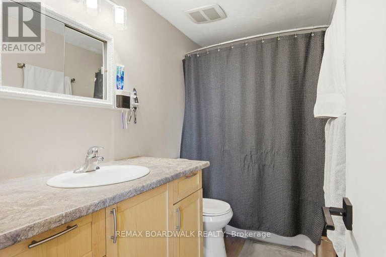 29284371/2390-rondel-street/blackburn-hamlet-south/ottawa/ontario/K1B4M2_25