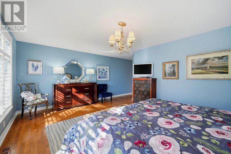 29684347/2380-virginia-drive/urbandale-acres/ottawa/ontario/K1H6S2_16