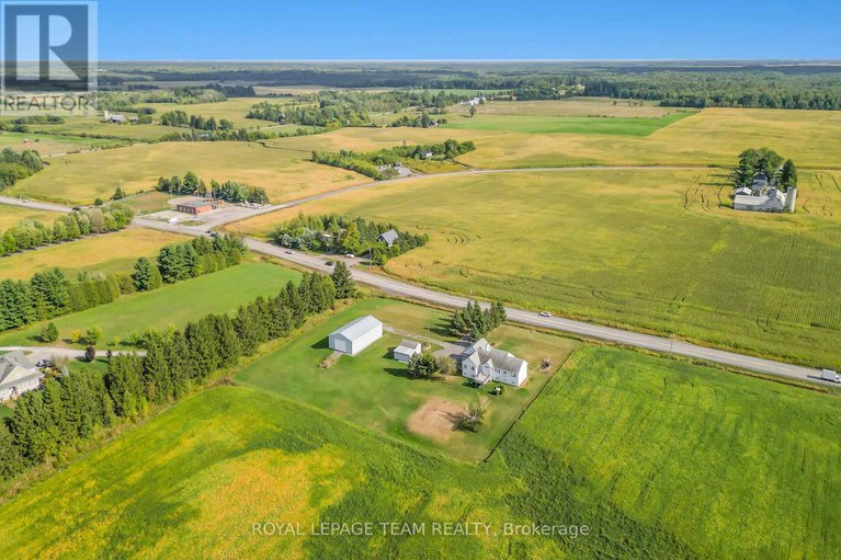 28816366/8665-russell-road/sarsfieldbearbrook/ottawa/ontario/K4B0J7_35