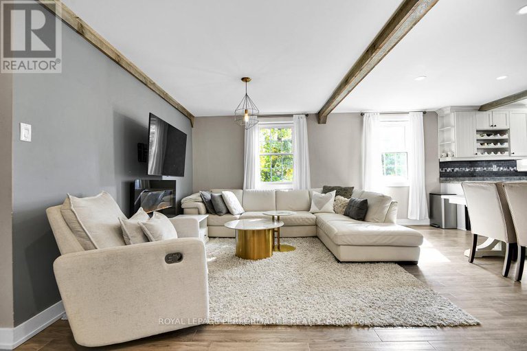 29118875/5583-manotick-main-street/manotick-village-manotick-estates/ottawa/ontario/K4M1A9_5