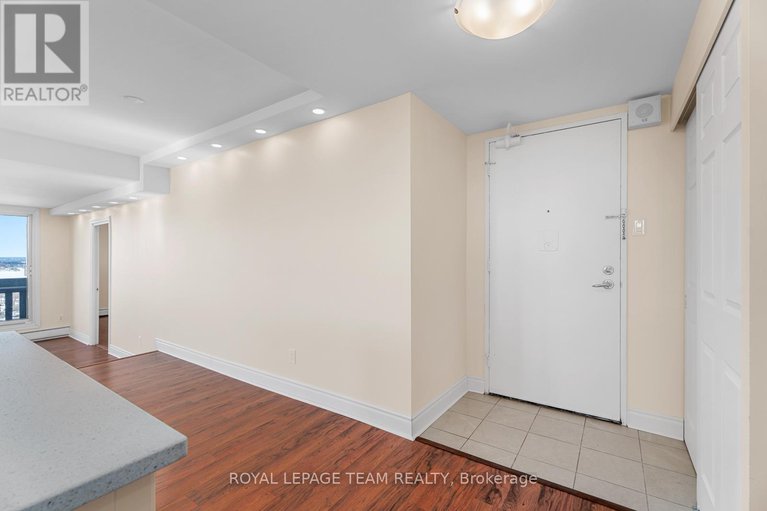 28274883/2004-415-greenview-avenue/britannia/ottawa/ontario/K2B8G5_18