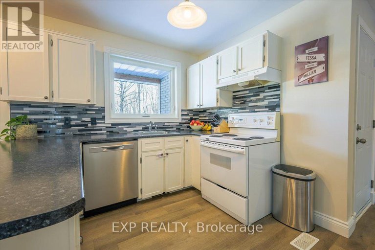 29166870/702-cedar-hill-road/pakenham/mississippi-mills/ontario/K0A2X0_12