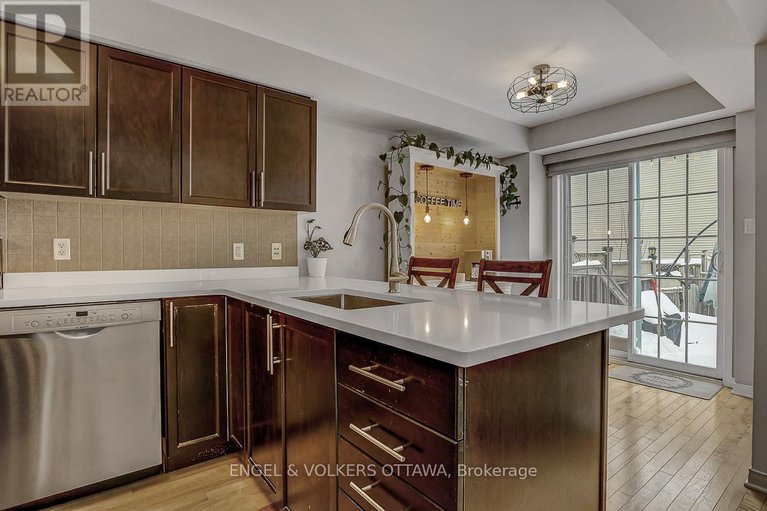 29355426/308-tabaret-street/emerald-meadowstrailwest/ottawa/ontario/K2M0B8_16