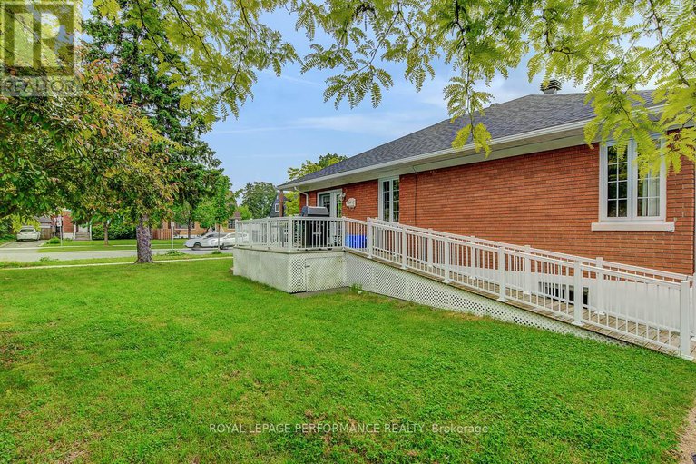 28439854/583-donald-street/overbrookcastle-heights/ottawa/ontario/K1K1L5_4