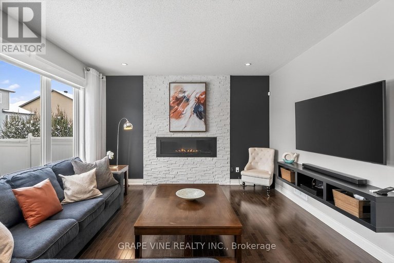 29232916/422-mercury-street/town-of-rockland/clarence-rockland/ontario/K4K0G8_12