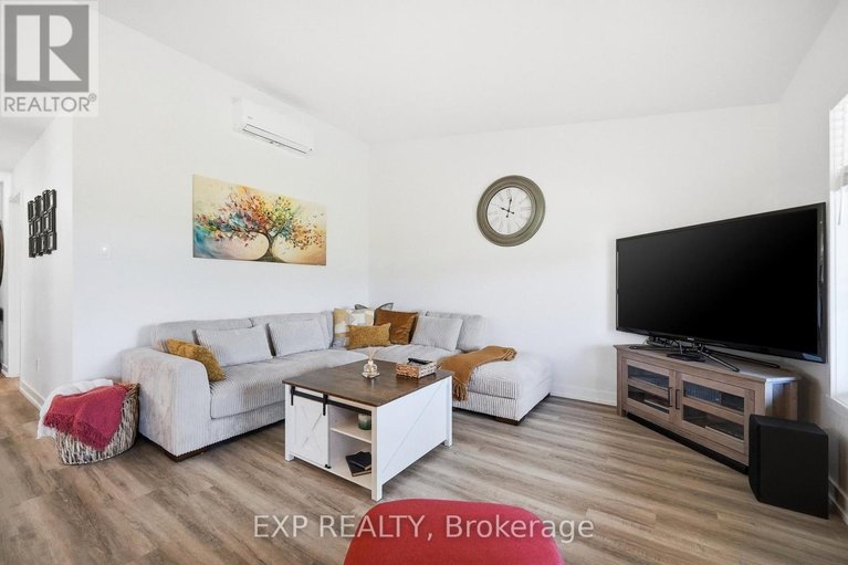 29674701/2114-312-masters-lane/town-of-rockland/clarence-rockland/ontario/K4K0L3_14