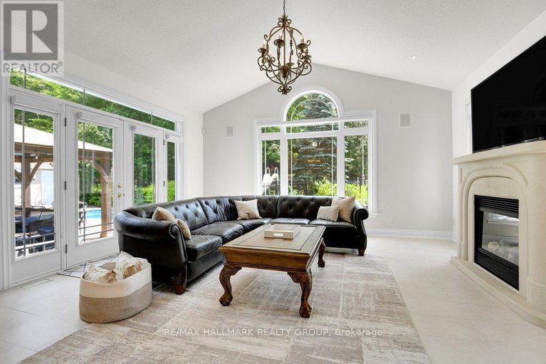 28498840/2680-pierrette-drive/cumberland-estates/ottawa/ontario/K4C1B6_17
