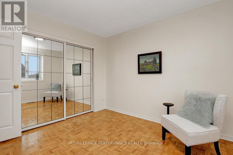 28710686/22-550-straby-avenue/overbrookcastle-heights/ottawa/ontario/K1K1H1_28