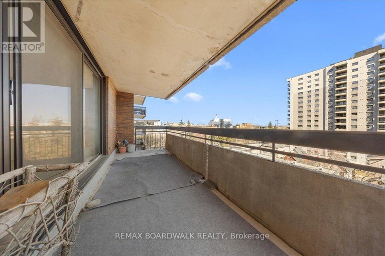 29678878/702-20-the-driveway-drive/ottawa-centregolden-triangle/ottawa/ontario/K2P1C8_25