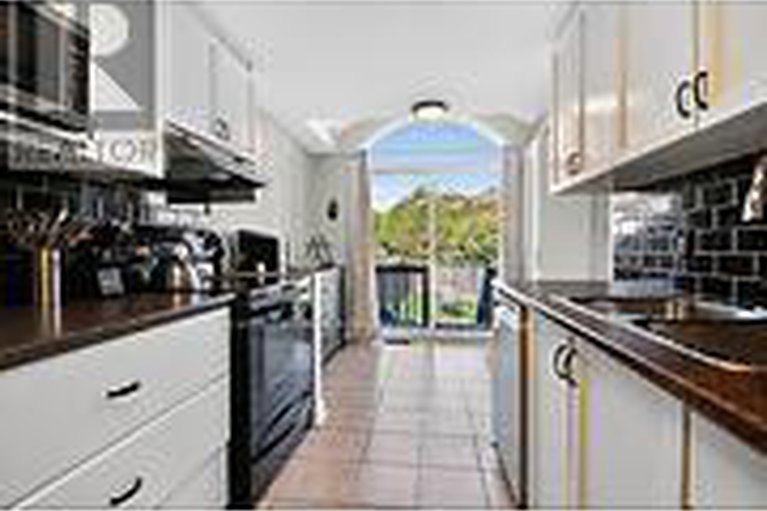 28946119/108-landover-crescent/emerald-meadowstrailwest/ottawa/ontario/K2M2W4_12